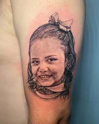 Composición romana⚜️ ¡Acerca la imagen para ver el detalle! Pieza realizada  en once horas de trabajo, distribuidas en dos sesiones. Atendiendo citas en  mi estudio de arte privado en Barquisimeto📍 IG: @costablancastudio