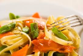 La pasta con salmone e asparagi rappresenta un ottimo primo in cui tutti i sapori degli ingredienti si amalgamano ottimamente con la panna che li lega e rende la preparazione morbida e vellutata. Pasta Salmone Affumicato E Asparagi Senza Panna Ricette In 30 Minuti