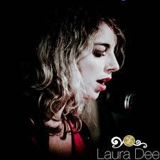 Laura Dee's Instagram, Twitter & Facebook
