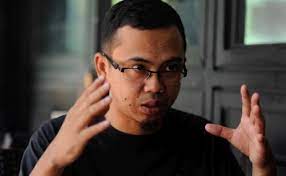 Ulama yang bukan pewaris nabi. Wan Ji Wan Hussin Author Of Ulama Yang Bukan Pewaris Nabi