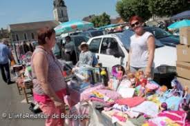 Le villenave handball club organise son vide grenier annuel le dimanche 17 mai 2020. Blanzy Vide Grenier Et Le Plein D Exposants L Informateur De Bourgogne