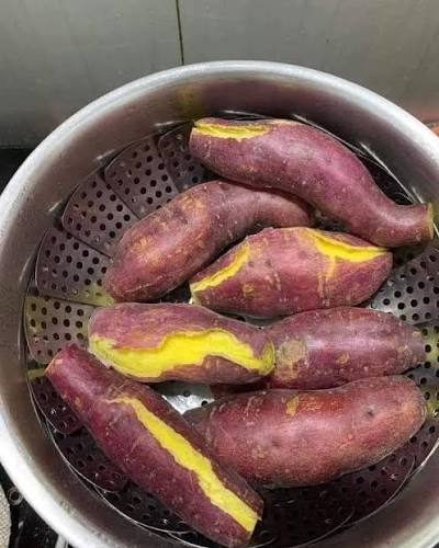 Khoai lang Nhật luộc hấp chỉ có thể là mê 😋😋❤️