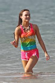 Madeline Carroll - Hawaii 10-10-2011 001.jpg | MOTHERLESS.COM ™