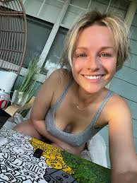 Absolutely gorgeous so cute. Would you like to chat?