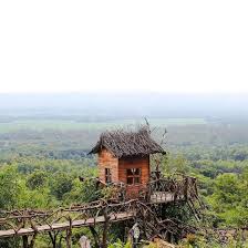 Memakai sepatu yang tidak terlalu tinggi dan nyaman digunakan. 5 Wisata Madura Yang Sedang Hits Dan Wajib Dikunjungi