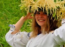 La festa di sanziene si celebra in romania ogni anno, il 24 giugno. E E Robens On Twitter La Cules De Sanziene Sanzienele Dragaica Traditieromaneasca Romania 24iunie