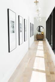 Deco Couloir Long Sombre Etroit 12 Idees Pour Lui Donner Du Style Idee Deco Couloir Decoration Long Couloir Couloir Long