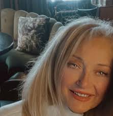 الزميل عدنان بوظو والزميل وجيه شويكي عام 1982م يحللان مباراة بين البرازيل و  الارجنتين ...