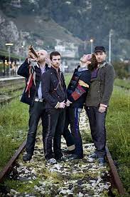 I used to rule the world, seas would rise when i gave the word, now in the morning i sweep alone, sweep. Baixar Musica Cold Play Viva La Vida Viva La Vida Song Coldpedia The Coldplay Wiki Fandom Aplicativos Disponivel No Google Play Baixar Na App Store Baixar Na Microsoft Tracey Meares