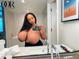 Rhonda - OnlyOneRhonda on X: 👀 *looking* t.coBlsbdWP9Ii  X