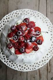 Pavlova De Christophe Michalak Aux Fruits Rouges Et Citron Vert That S Amore Recette Pavlova Recettes De Cuisine Recette