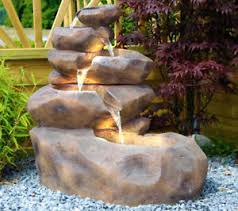 Ein wasserfall im garten kann sowohl in natürlicher, als auch in künstlicher form gestaltet werden und sieht so oder so einfach traumhaft aus. Gartenbrunnen Bachlauf Wasserfall Mit Beleuchtung Springbrunnen Wasserlauf Led Ebay
