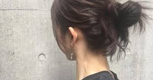 おばさんぽく見えない こなれお団子の気をつけるべきコツ 簡単 ヘアアレンジ 簡単ヘアアレンジ ロング まとめ髪 簡単 ヘアアレンジ ロング