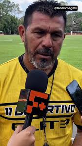 Guillermo Rivera fue presentado como nuevo D.T. de @11 Deportivo F. C.  🎙️⚽️🏆 #memorivera #elsalvador🇸🇻 #11deportivo🌑🌕