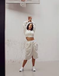 Ebay 2x shirin david bundel in der größe xxl. Shirin David Spricht Mit Vogue Uber Weiblichkeit Vogue Germany