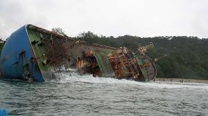 Panorama keindahan pantai yang memiliki pasir berwarna putih, menjadi daya tarik para wisatawan untuk mengunjungi. Kapal Asing Viking Rusak Pemandangan Pantai Pangandaran