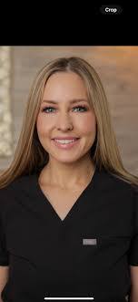 Danielle Topp's Instagram, Twitter & Facebook