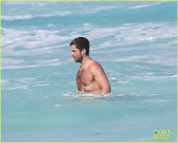 Josh peck puts his fit body on display while enjoying some fun in the sun during a trip to the beach on monday (february 26) in tulum, mexico. Josh Peck Shirtless Pictures Of Dylan Mcdermott Shirtless On South Beach In Sahrul Akbar