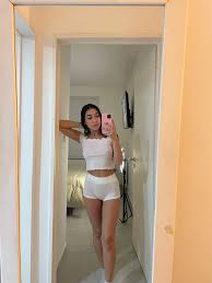 Ojalá los HOMBRES en esta aplicación le tiraran un follow a chicas lindas  en lugar de mujeres rubias sin personalidades 😩🖤