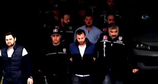 Adana merkezli 4 ilde, şirinler çetesi olarak bilinen suç örgütüne yönelik gerçekleştirilen eş zamanlı operasyonda 39 kişi gözaltına alındı. Sirinler Cetesi Uyeleri Adliyeye Sevk Edildi