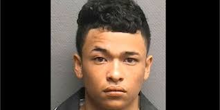 Lo detienen por una infracción de tránsito y resulta ser un asesino