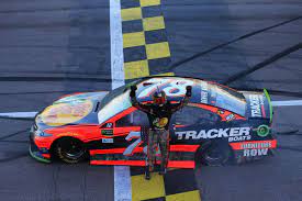 Who won kansas nascar raceall software. Nascar Kansas 2017 Results Martin Truex Jr Wins Hollywood Casino 400 Sbnation Com