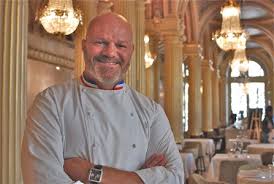 Le chef philippe etchebest inaugure son restaurant le quatrième mur en présence d'alain juppé sous les galeries de l'opéra de bordeaux, en face du restaurant de son concurrent gordon ramsay. Philippe Etchebest Entre Dans Ses Murs A Bordeaux