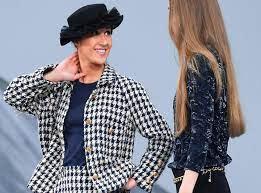Marie s'infiltre partout, usurpatrice en tout genre, elle s'incruste sans scrupule, pour. Marie S Infiltre Who Is The French Youtuber Who Crashed Chanel S Paris Fashion Week Show Starring Gigi Hadid The Independent The Independent