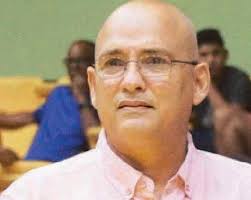 tras un centro los leones