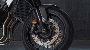The blackout look is apparent at a glance, but the closer you look, the more. Cb1000r Ubersicht Modellpalette Naked Allrounder Honda