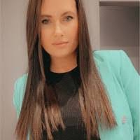 Natasha Earle's Instagram, Twitter & Facebook