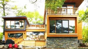 Desain yang pertama ialah desain rumah kecil dengan tema monokrom, yakni mengaplikasikan 2 warna yang berbeda untuk menampilkan sebuah desain yang unik dan menarik. Inilah Contoh Rumah Unik Dan Antik
