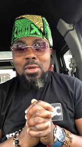 Caption please... I can't stop enjoying jenifa's diary.. It's like I have  not seen it before.. What a good time to watch those throw backs..!!! Try  your hands