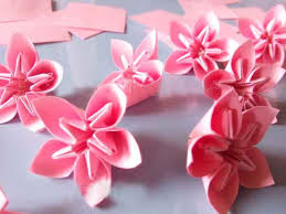 Cara pembuatan origami sangat beragam tapi cukup mudah dilakukan. Cara Membuat Origami Bunga Sakura Yang Cantik