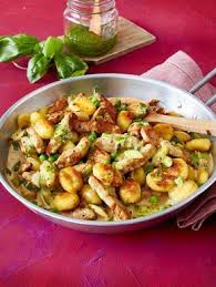 Geschnetzeltes Mit Gnocchi Und Pestorahm Rezept Lecker Rezept Rezepte Einfache Gerichte Kochrezepte