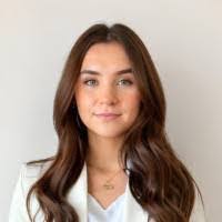 Elizabeth Handford's Instagram, Twitter & Facebook