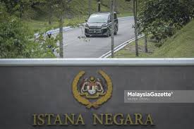 Kereta raja noor jan shah yang mendakwa dirinya sultan melaka. Pemimpin Pbs Penuhi Undangan Agong Akhiri Sesi Perjumpaan Khas Hari Ini