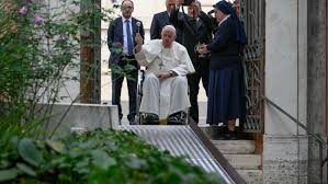 Pope prays for the dead at Vatican's Teutonic cemetary - Vatican News