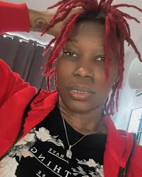 Just in case people forgot I'm still here🤭👋🏾👋🏾👋🏾✌🏾✌🏾 I'm just  minding my business and living life #livinglife #mindingmybusiness #happy  #heyworld