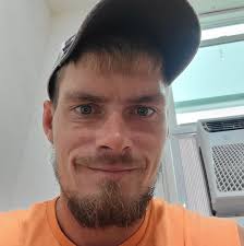 What are reliable builders for constructing a house or barndominium between  Mount Vernon and Republic?