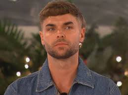 everyones soooo against dejon but harry is the worst person in that villa  🤣🤣🤣 hes done soooo much worse and its so funny. i wanna know what spell  hes put