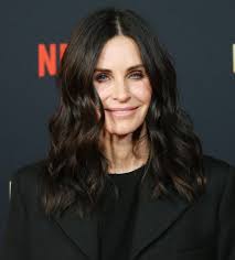 Judge all you want, but: Courteney Cox Got A Lob Haircut With Bangs For Fall Popsugar Beauty Australia