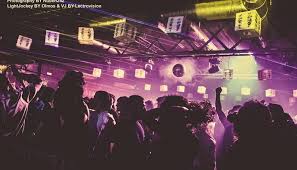 22 boîtes de nuits pour le prix d'une. Les Meilleures Boites De Nuit De Barcelone Pour Faire La Fiesta