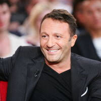 Arthur papa poule : l'animateur dévoile une rare photo de son fils Aaron