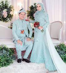Ingat anda juga perlu sesuaikan tema baju dan dekorasi pelamin anda. 21 Baju Pengantin Lelaki Menarik Tema Warna Khas Untuk Raja Sehari