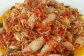 Dengan cabai gendot berlimpah bikin santap cumi asin jadi lebih seru. Resep Cumi Asin Balado