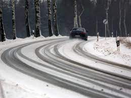 schneeglatte autos fahrer schnee