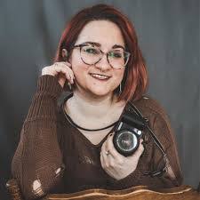 Deanna Rohr's Instagram, Twitter & Facebook