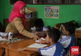 Mendikbud mengatakan, untuk penyelesaian sisa guru honor yang ada saat ini pemerintah menyiapkan posisi pppk. Ini Kriteria Guru Honorer Yang Dapat Rp1 8 Juta Dari Kemendikbud