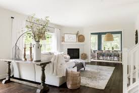 See more ideas about french colonial, house design, home. Modern French Country Minimalistisch Wohnbereich Minneapolis Von Beautiful Chaos Interior Design Styling Houzz